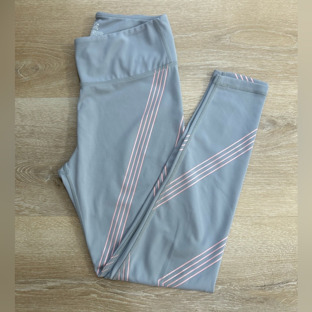 Cut THE Frills Gray and Pink Leggings Size Small polyester/spandex Activwear